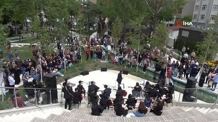 Bilecik'te koronavirüsle omuz omuza dans