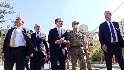 LEFKOŞA - Ticaret Bakanı Muş'tan, 46 yılın ardından bir bölümü açılan Kapalı Maraş'a ziyaret
