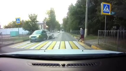 Yaşlı kadın yola adımını attı, ortalık karıştı