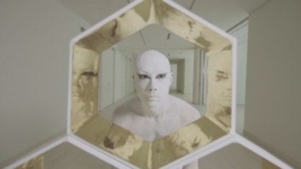 La española Carolina Ceca fusiona en Tokio la danza nipona Butoh y videoarte