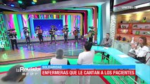 Enfermeras roban sonrisas a sus pacientes con serenatas para celebrar su cumpleaños