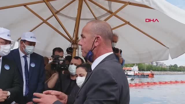 Son dakika haber: MÜSİLAJ SEFERBERLİĞİ BAKAN KURUM'UN KATILIMIYLA CADDEBOSTAN SAHİLİ'NDE BAŞLADI-1 Havadan