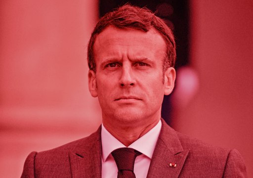 الرئيس الفرنسي إيمانويل ماكرون يتلقى صفعة على وجهه