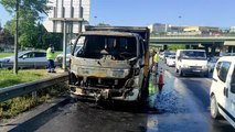 Bakırköy'de seyir halindeyken yanan İBB aracı söndürüldü