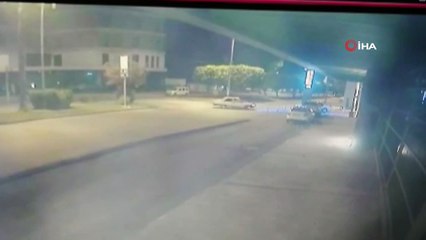 Drift atarken direksiyon hakimiyetini kaybedip müze duvarına böyle çarptı