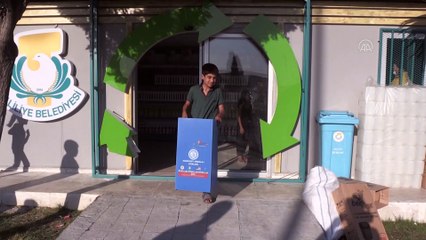 Şanlıurfalılar atıklarını getirdikleri marketten temizlik malzemesi alıp dönüyorlar