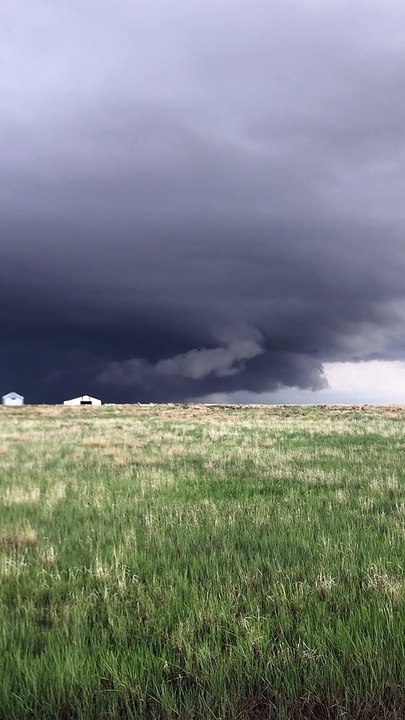 Storm Chasers Capture Huge Storm Supercell