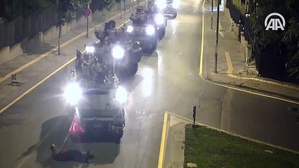 Elindeki Türk bayrağı ile vatan hainlerine tek başına direndi!