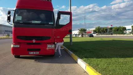 4 çocuk annesi tır şoförü Ayla Ercan, ilk uzun yol seferine hazırlanıyor