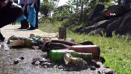 Dalgıçların 30 dakikalık su altı temizliğinde araba lastiği bile çıktı