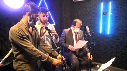 Vali Pehlivan Silopi'de gençlerle türkü söyledi