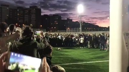 Martínez Almeida y el balonazo a un niño que acabó en asistencia y gol