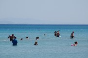 Dünyaca ünlü Altınkum Plajı'nda kısıtlamasız ilk cumartesi gününde yoğunluk yaşandı