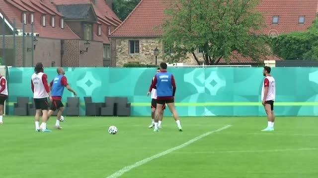 HARSEWINKEL - A Milli Futbol Takımı, Almanya'daki hazırlıklarını sürdürüyor