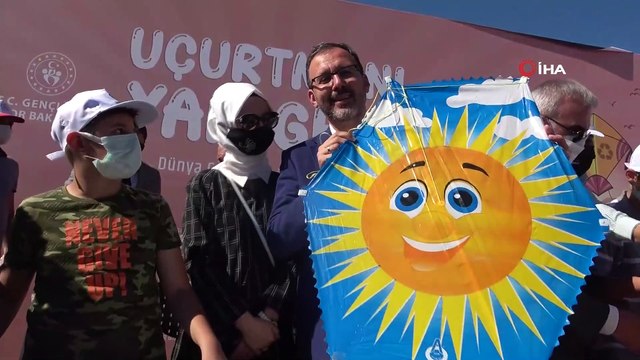 Diyarbakır’daki Pir Aziz Parkı, yamaç paraşütü ve uçurtma festivaliyle açıldı