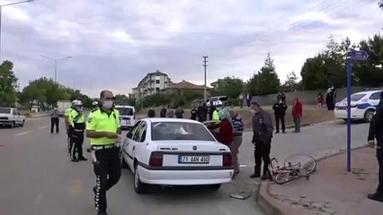 KIRIKKALE - Otomobilin çarptığı 2 bisikletli yaralandı