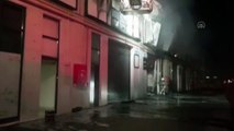 İSTANBUL - Pendik'te Aktürk Sanayi Sitesi'ndeki fabrikada çıkan yangın söndürüldü