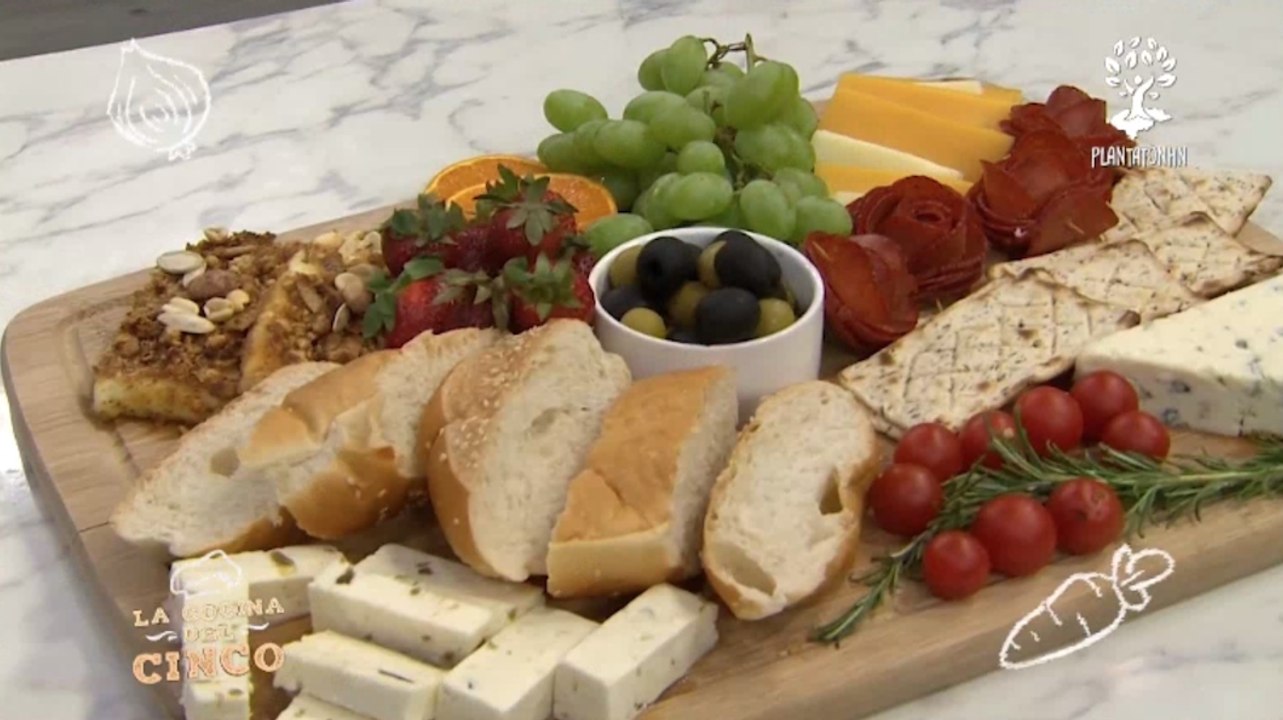 La Cocina del Cinco - Queso crema en nueces frito con miel, Tabla de quesos, Batido de cookies and cream