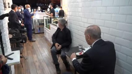 Cumhurbaşkanı Erdoğan, Beylerbeyi'ndeki bir dondurmacıya uğradı