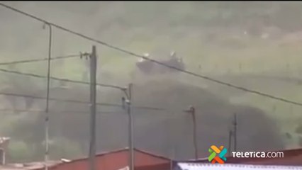 tn7-Carro cae a guindo en Juan Viñas-050621