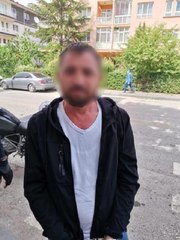 Son dakika haber... Polisin durdurduğu şüphelinin evinden yüklü miktarda uyuşturucu çıktı: 3 gözaltı