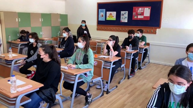 ANKARA - LGS kapsamındaki merkezi sınav başladı - Sınav salonu
