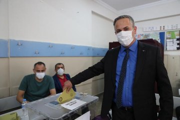 İSTANBUL'DA 14 MAHALLEDE SEÇİM HEYECANI BAŞLADI; 11'İ KADIN 62 MUHTAR ADAYI YARIŞIYOR