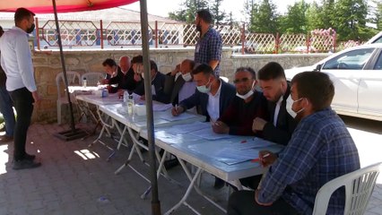 AFYONKARAHİSAR - Güney beldesinde vatandaşlar oyunu kullanmaya başladı