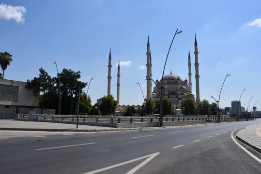Adana, Mersin, Hatay ve Osmaniye'de sokağa çıkma kısıtlaması nedeniyle sessizlik hakim