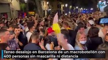 Tenso desalojo en Barcelona de un macrobotellón con 400 personas sin mascarilla ni distancia