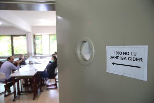 İstanbul'da 14 mahallede seçim heyecanı başladı