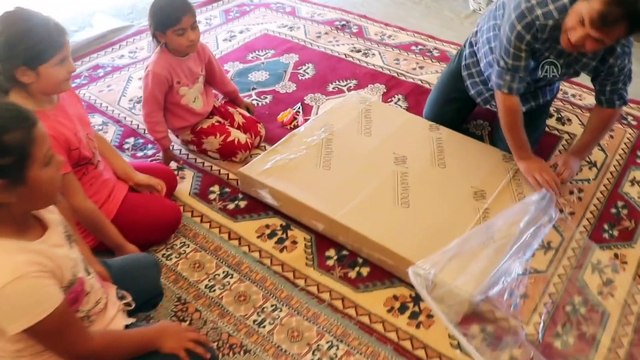 ADANA - Mevsimlik tarım işçilerinin çadırları kitaplıkla buluşuyor