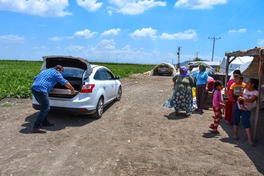 Mevsimlik tarım işçilerinin çadırları kitaplıkla buluşuyor