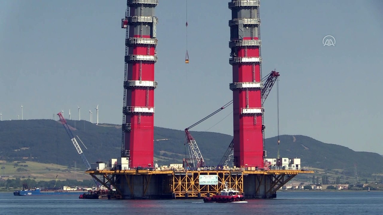 ÇANAKKALE - Çanakkale Boğazı köprü çalışmaları nedeniyle transit gemi geçişlerine tek yönlü kapatıldı