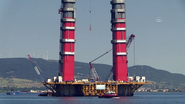 ÇANAKKALE - Çanakkale Boğazı köprü çalışmaları nedeniyle transit gemi geçişlerine tek yönlü kapatıldı