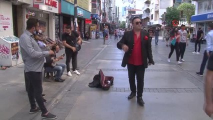 Türkücü olabilmek için hakimliği bıraktı