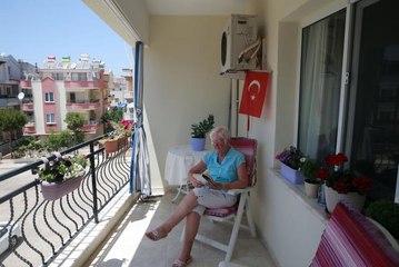 Didim'de yaşayan İngilizler, salgın sürecini Türkiye'de geçirmekten memnun