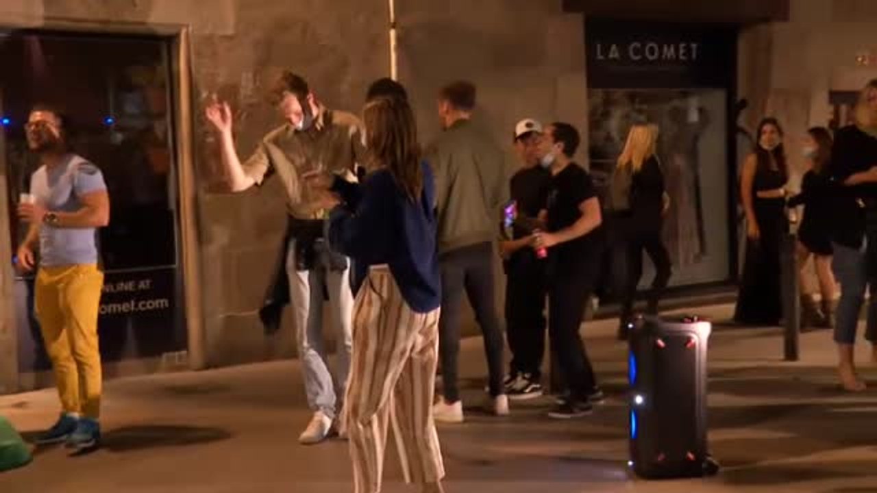 Macrobotellón en Barcelona con más de seis mil jóvenes en las calles