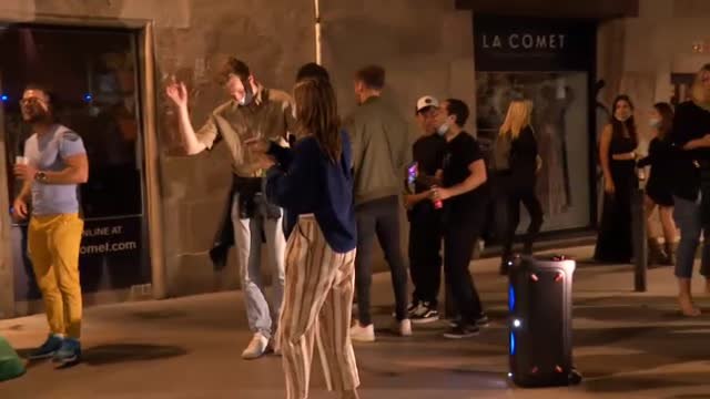 Macrobotellón en Barcelona con más de seis mil jóvenes en las calles