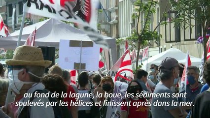 Venise: manifestation au retour du premier navire de croisière