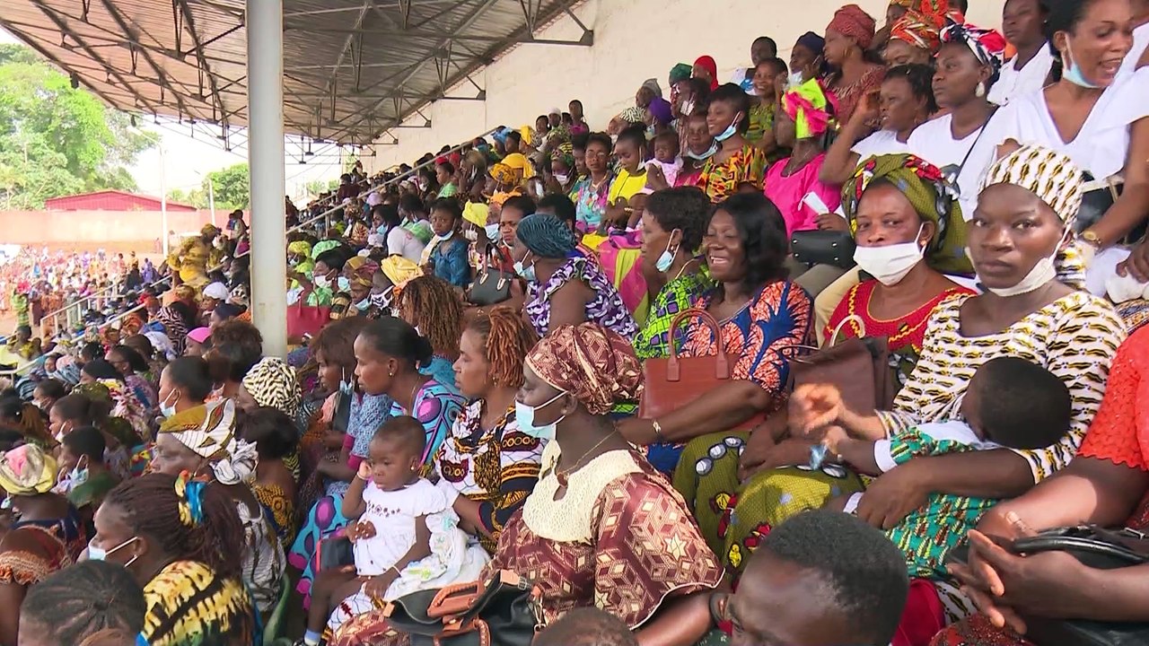 Société : la première Dame Dominique Ouattara célèbre les mamans à Bingerville
