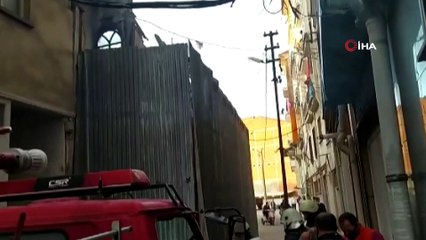 Koruma altındaki tarihi ev alevlere teslim olmadan kurtarıldı