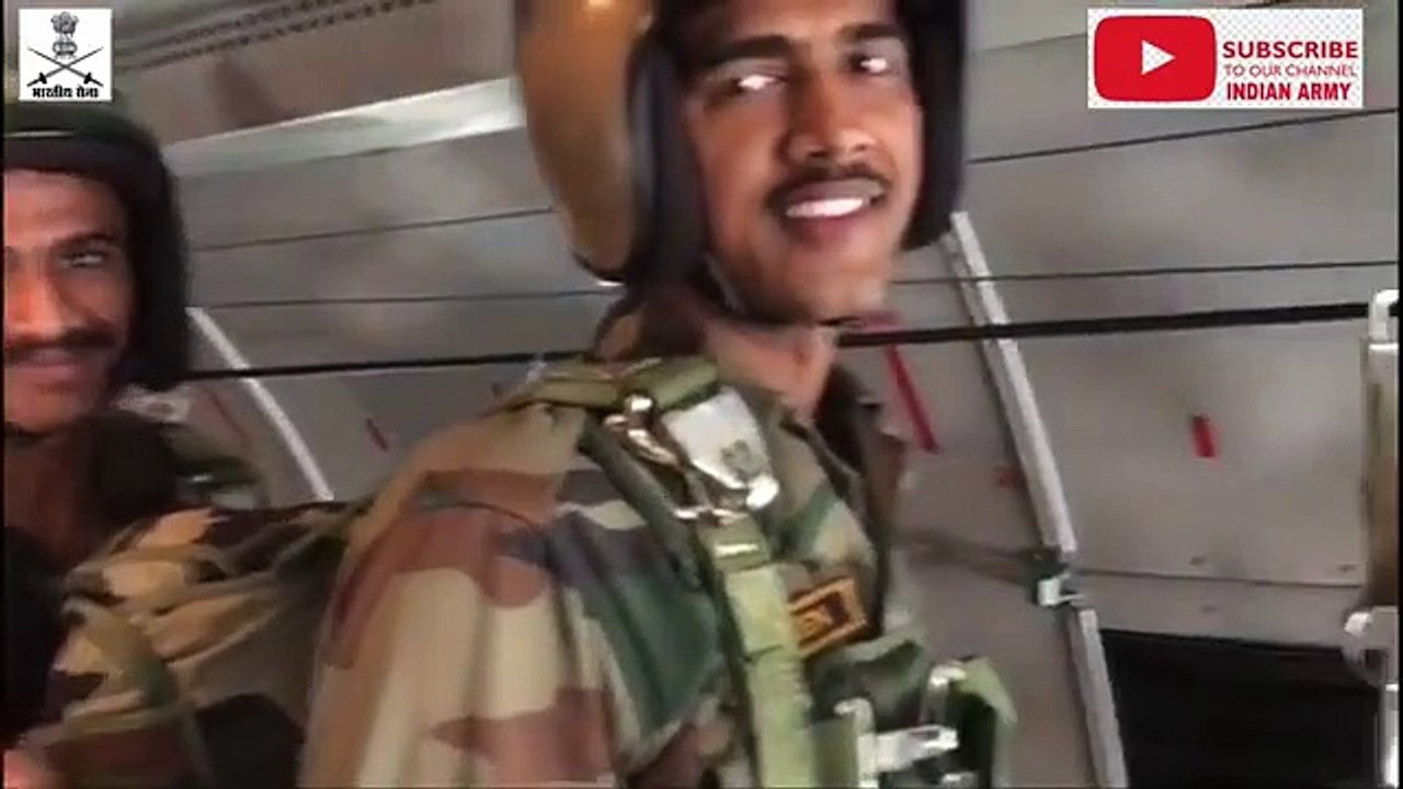 INDIAN ARMY PARA JUMP AT AGRA