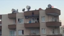 Mersin'de yürekler ağza getiren görüntü... Şahıs asılı kaldığı çatıdan, 5. kattın balkonuna düşerek kurtuldu