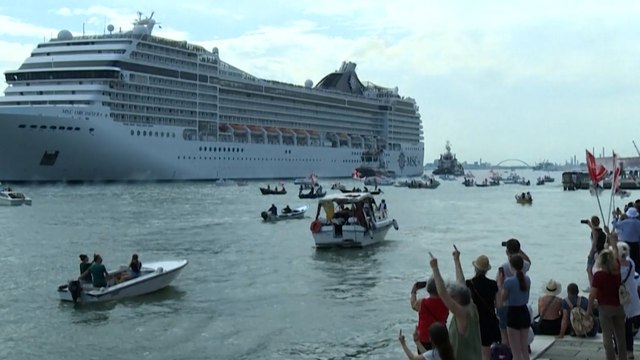 À Venise, le retour des paquebots de croisière fait polémique