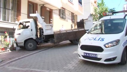 Kontrolden çıkan kamyonet binanın duvarına çarptı: 1 yaralı
