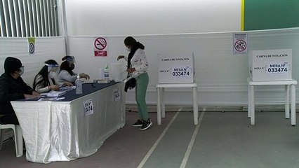 Perú empezó a votar en decisiva elección entre Fujimori y Castillo