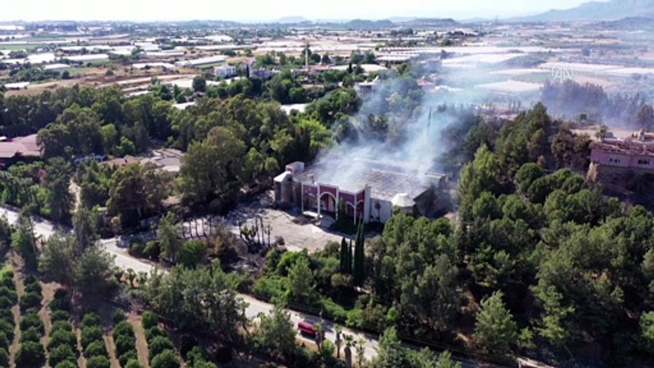 ANTALYA  - (DRONE) Yakın iki noktada çıkan orman yangınlarına müdahale ediliyor (2)