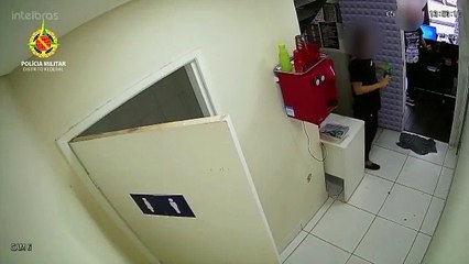 Homem armado com faca tranca funcionárias  em banheiro e rouba loja