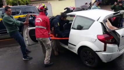 Homem foge durante abordagem da PRF e causa acidente na Rua Jorge Lacerda
